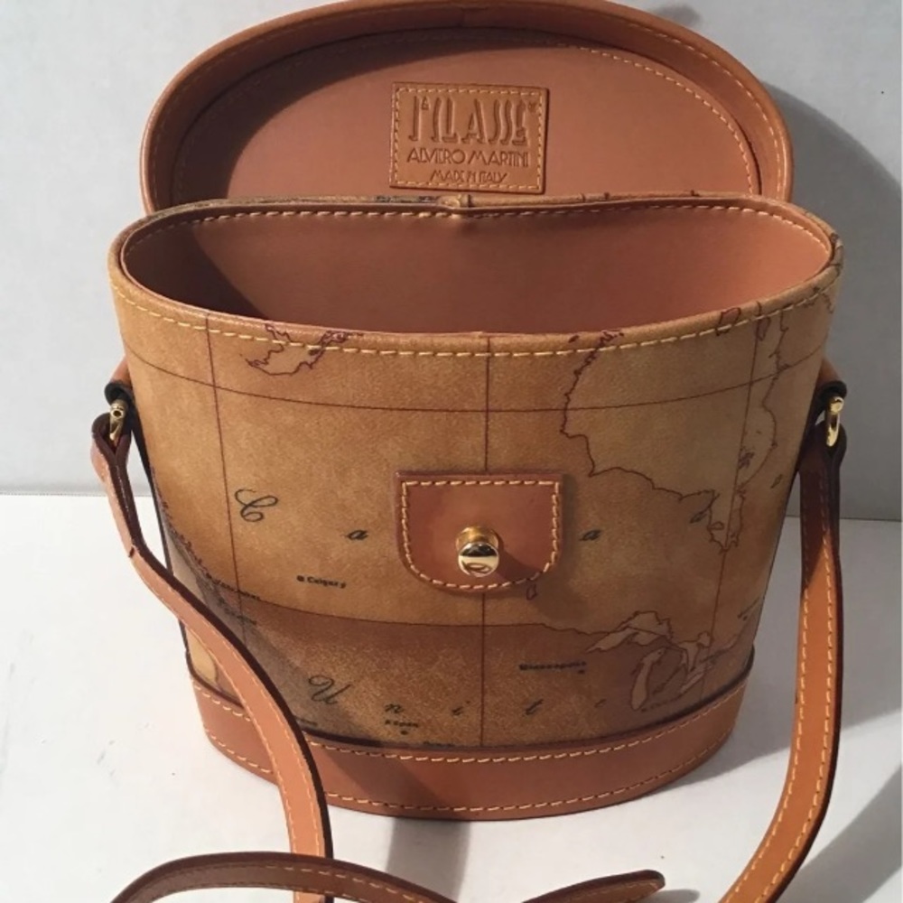 🆕 Binocular-Shaped I' Ilasse Leather Bag From Italy Alviero Martini Bag! 💥 - Picture 3 of 10